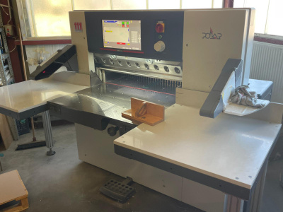 Cutting machine Polar N 92 Plus in production