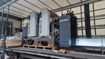 Loading 2 color offset press Roland 202 E 0B HiPrint