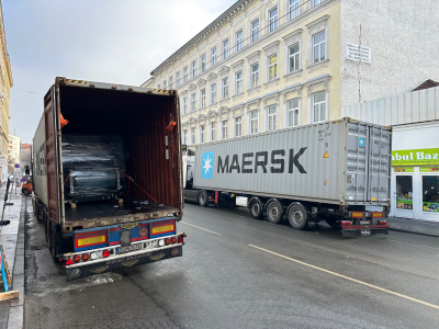 Loading of offset printing machine Heidelberg SM 102-10P+LX